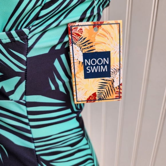 $60 NWT NOON SWIM Women's Halter 1 Piece Swimming Suit Green Leaf V- NECK Sz 18 - Picture 5 of 13